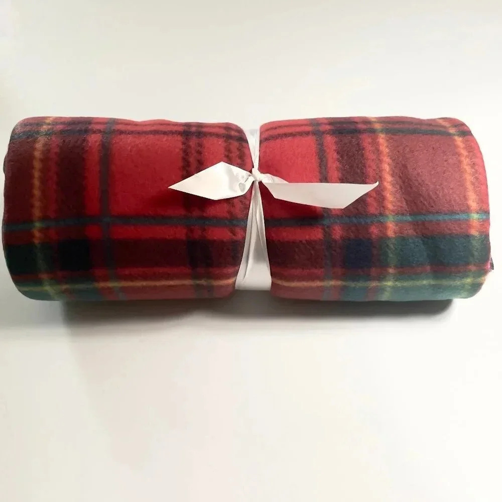 Old Navy Cozy Patterned Performance Fleece Blanket Plaid 50" W X 56" L